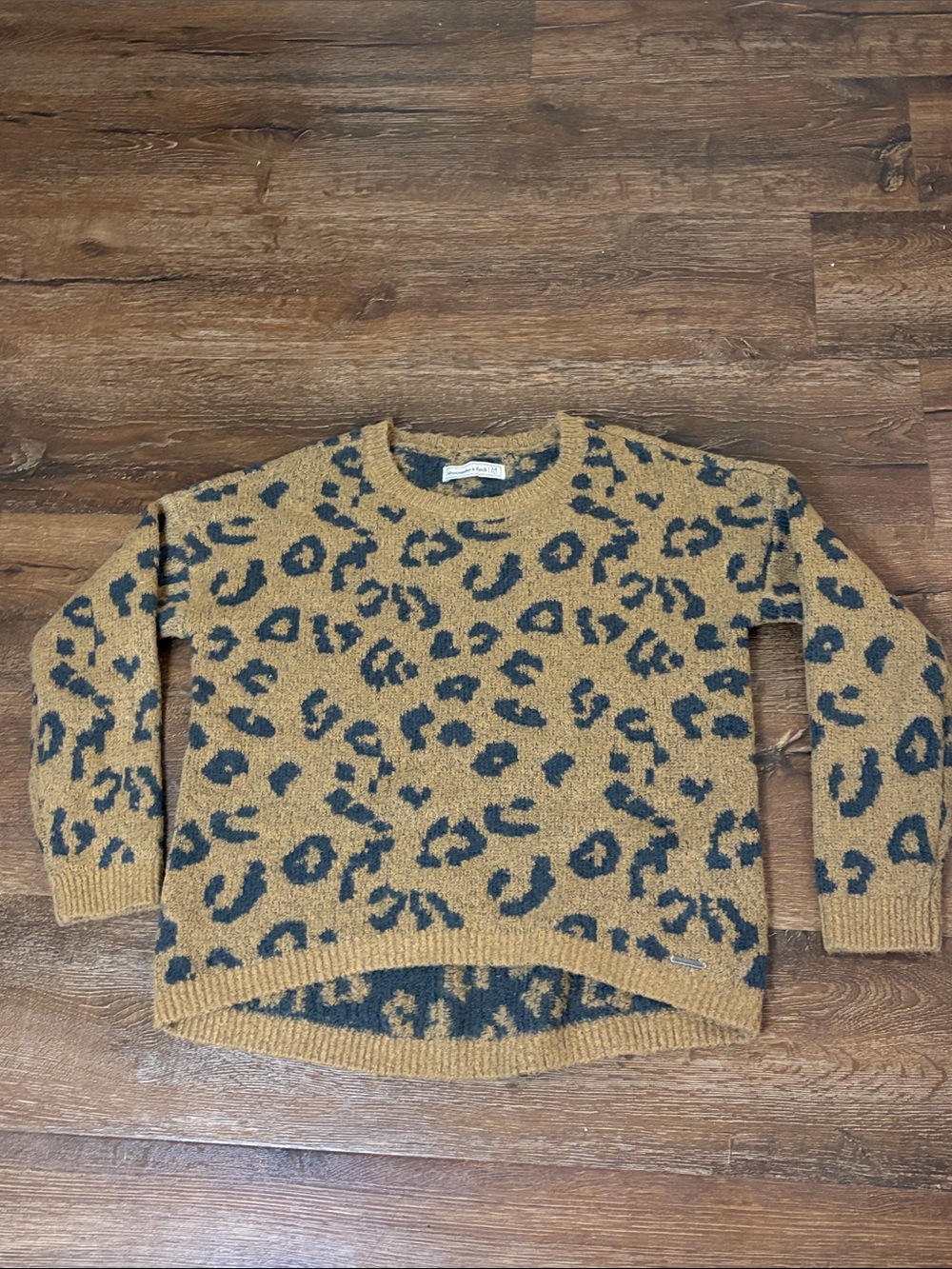 Abercrombie & Fitch Leopard SUPER soft Sweater Med EUC